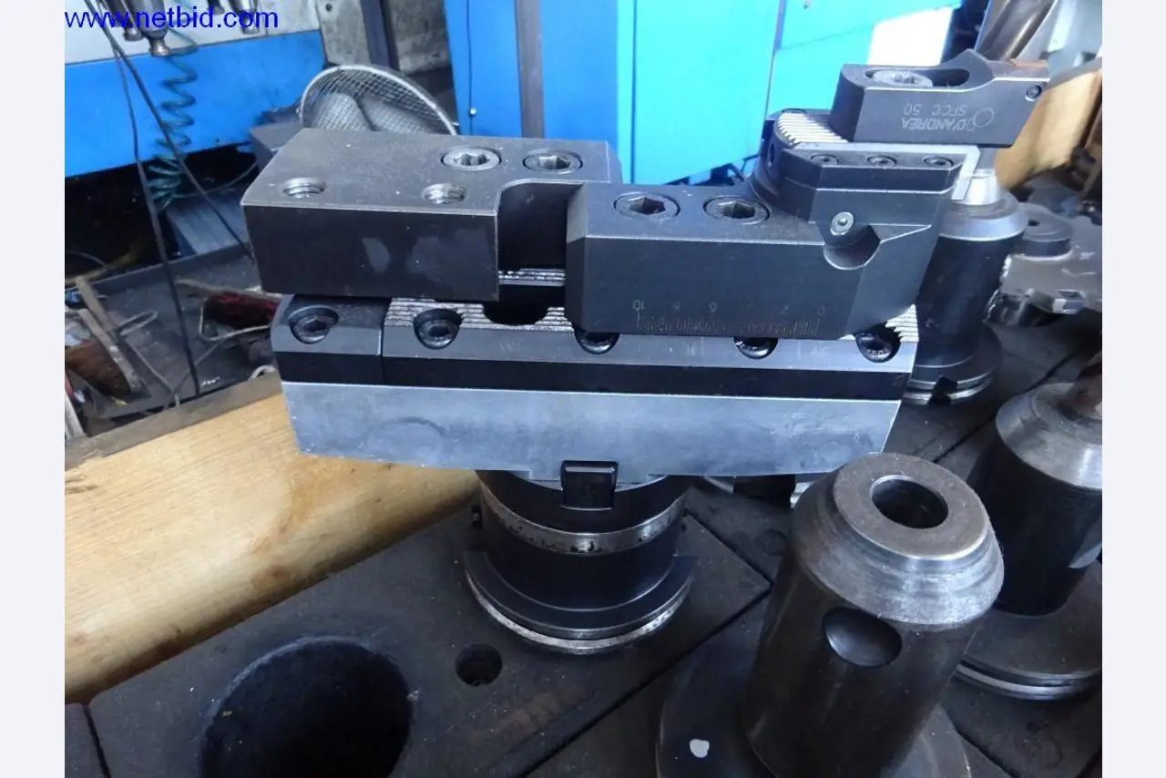 Vzdrževal stroje in tehnično opremo za obdelavo jekla in pločevine-4