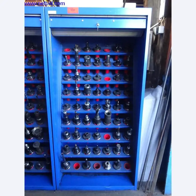 Vzdrževal stroje in tehnično opremo za obdelavo jekla in pločevine-1