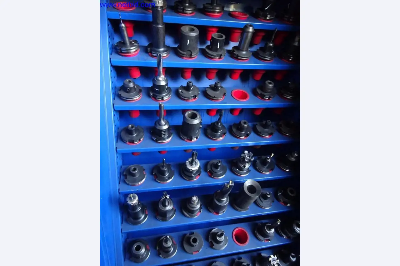 Vzdrževal stroje in tehnično opremo za obdelavo jekla in pločevine-2