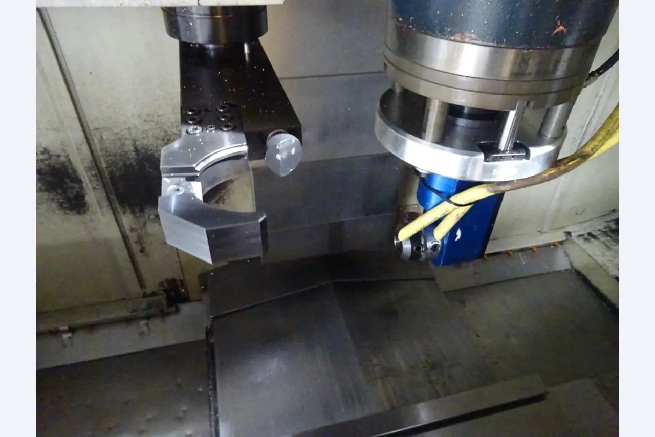 Well-maintained machines and technical systems for steel and sheet metal processing-10