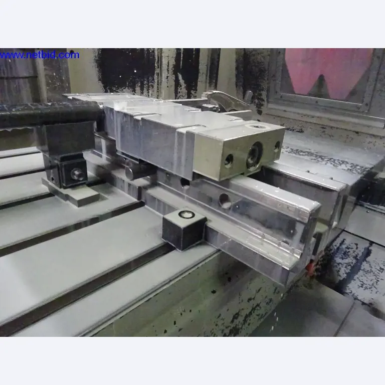 Vzdrževal stroje in tehnično opremo za obdelavo jekla in pločevine-1