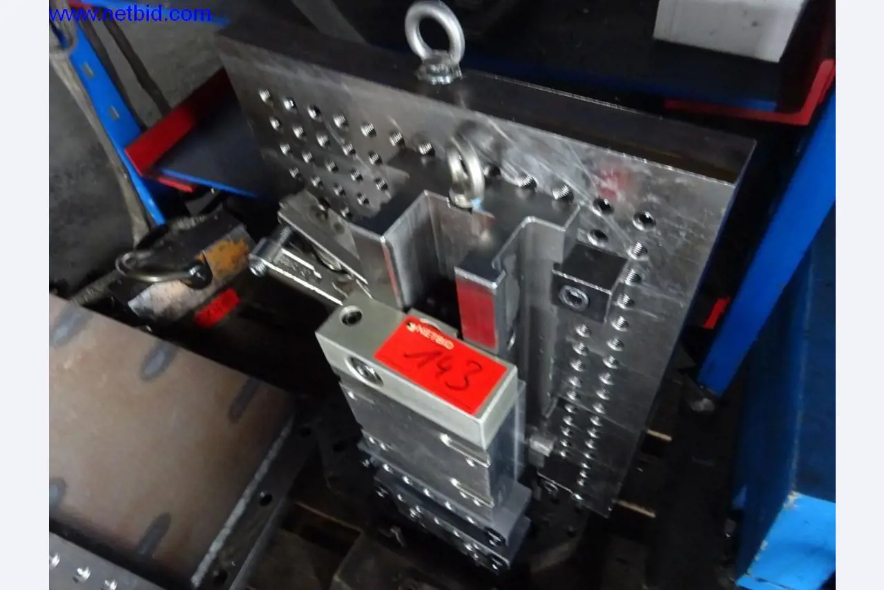 Vzdrževal stroje in tehnično opremo za obdelavo jekla in pločevine-3