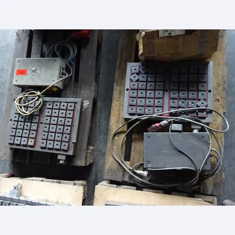 Vzdrževal stroje in tehnično opremo za obdelavo jekla in pločevine-1