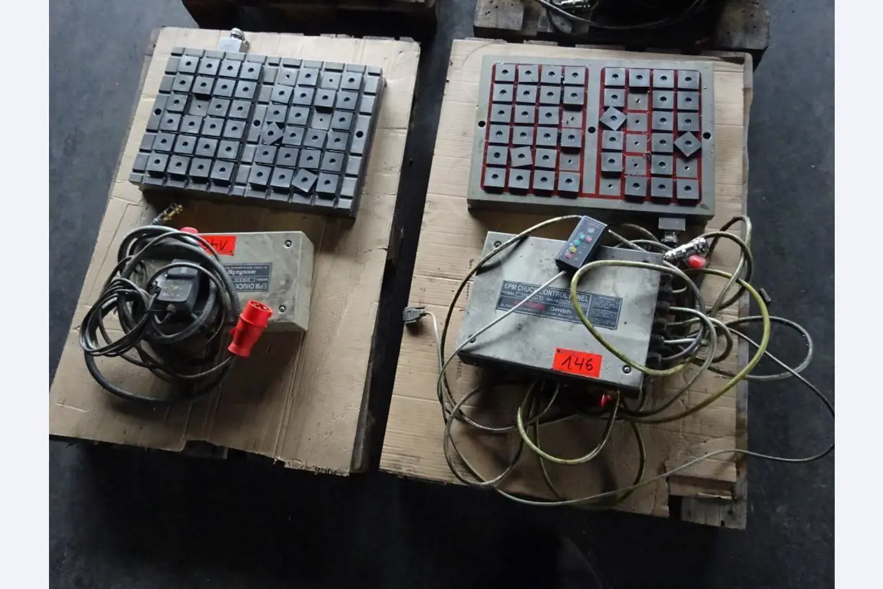 Vzdrževal stroje in tehnično opremo za obdelavo jekla in pločevine-1