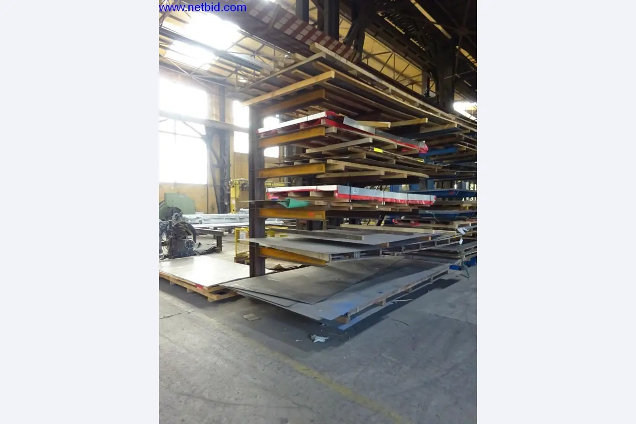 Machines et installations techniques entretenues pour le travail de l'acier et de la tôle-1