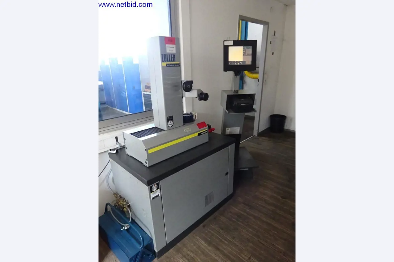 Vzdrževal stroje in tehnično opremo za obdelavo jekla in pločevine-1