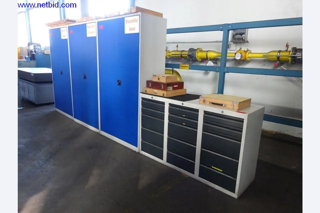 Vzdrževal stroje in tehnično opremo za obdelavo jekla in pločevine-1