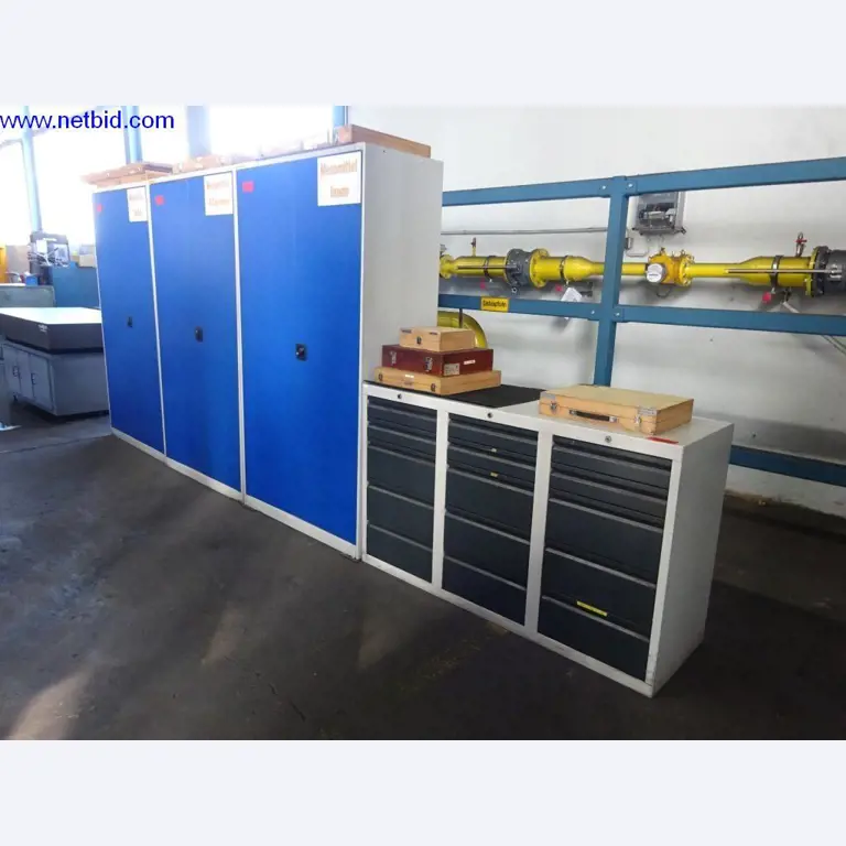 Vzdrževal stroje in tehnično opremo za obdelavo jekla in pločevine-1