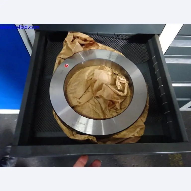 Vzdrževal stroje in tehnično opremo za obdelavo jekla in pločevine-6