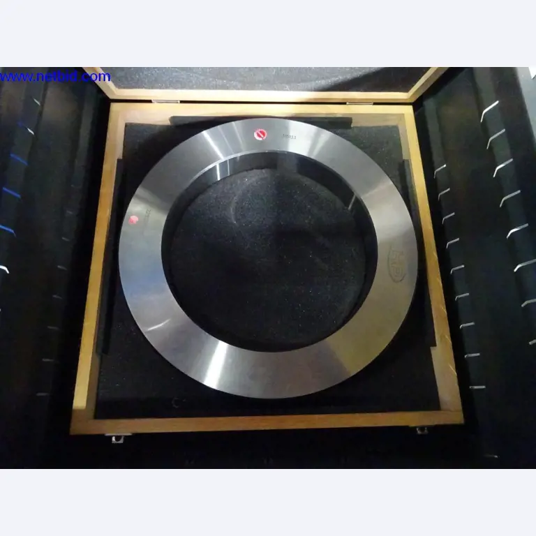 Vzdrževal stroje in tehnično opremo za obdelavo jekla in pločevine-7