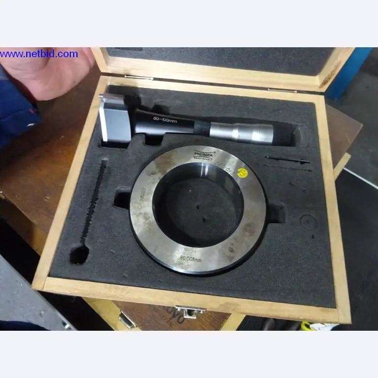 Vzdrževal stroje in tehnično opremo za obdelavo jekla in pločevine-9