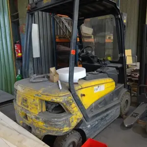 Electric forklift truck OM XE30