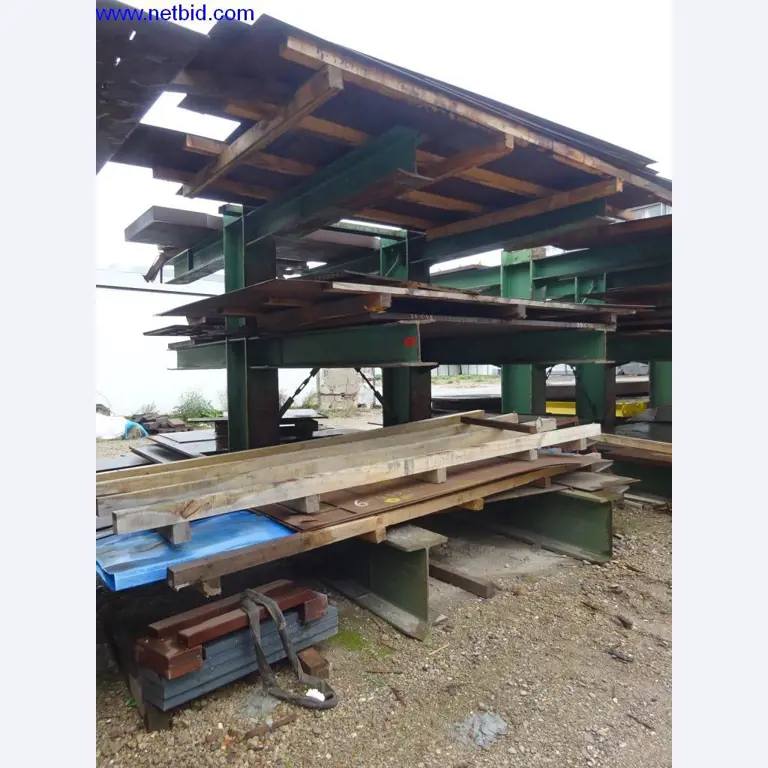 Vzdrževal stroje in tehnično opremo za obdelavo jekla in pločevine-1