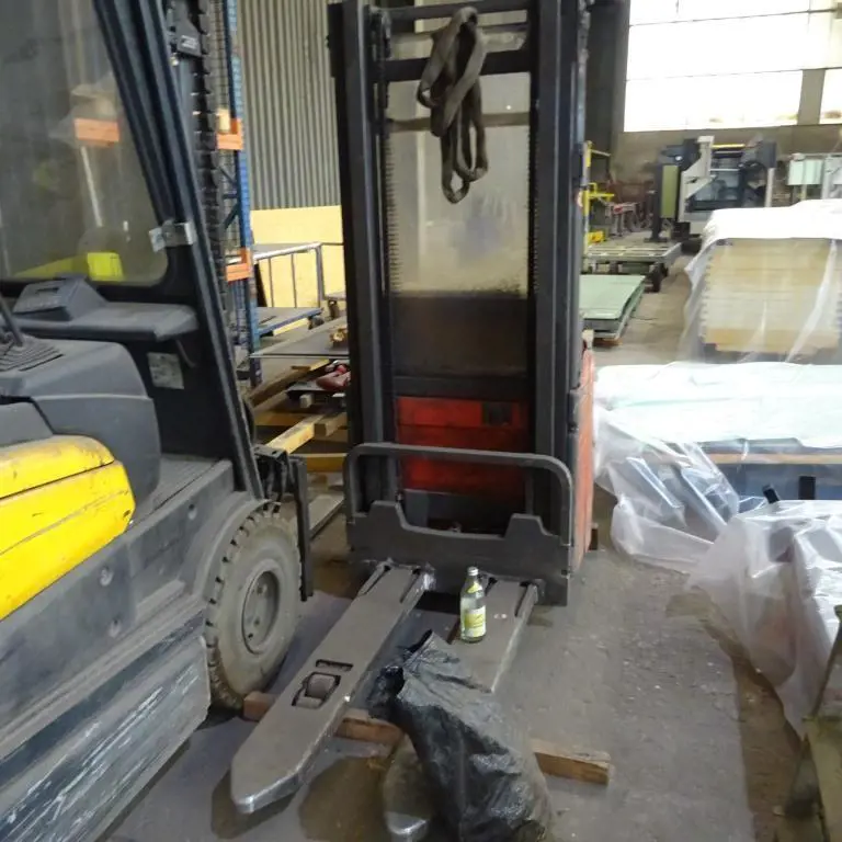 Electric pedestrian high lift truck Linde L14