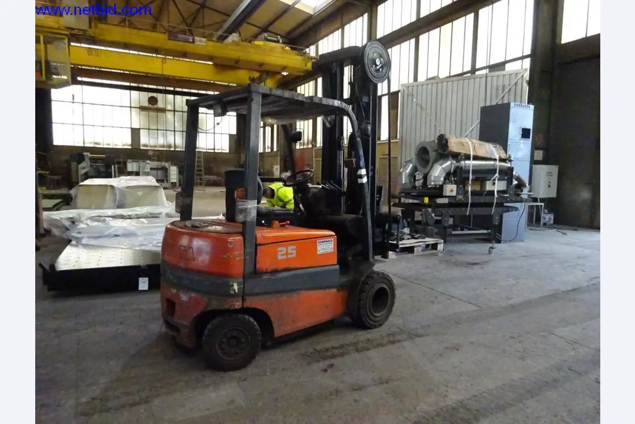 Well-maintained machines and technical systems for steel and sheet metal processing-2