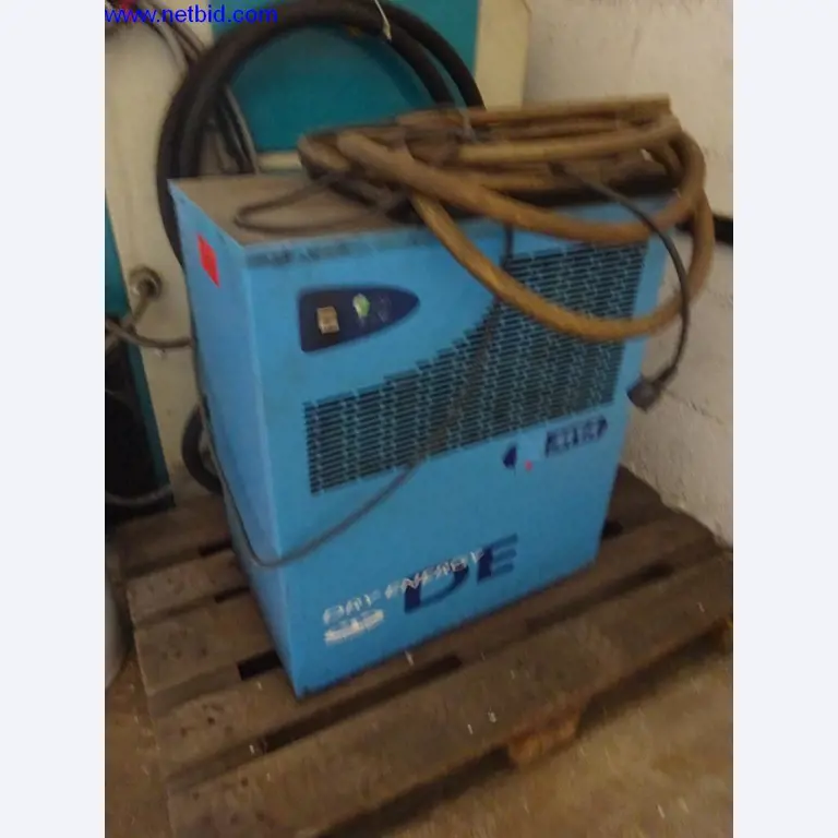 Vzdrževal stroje in tehnično opremo za obdelavo jekla in pločevine-2