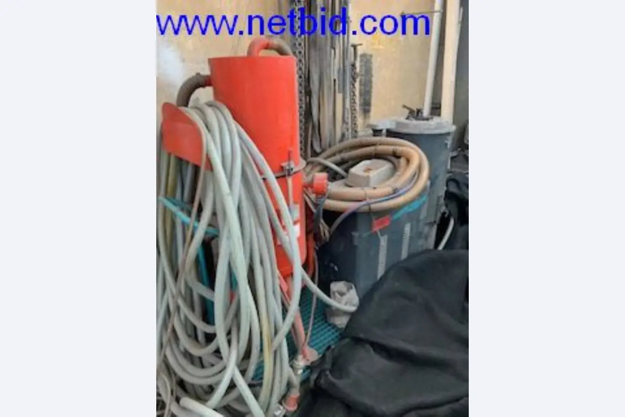 Vzdrževal stroje in tehnično opremo za obdelavo jekla in pločevine-1