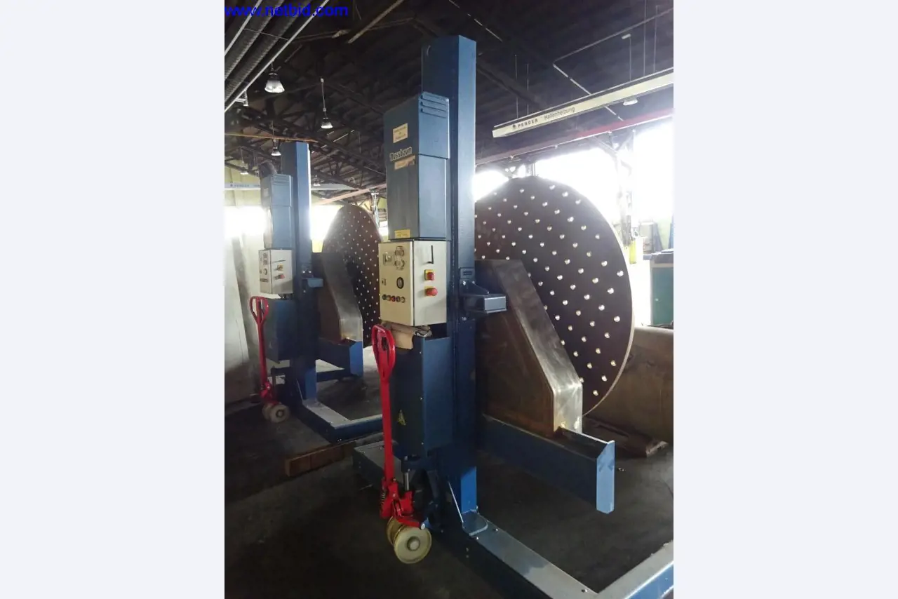 Vzdrževal stroje in tehnično opremo za obdelavo jekla in pločevine-1