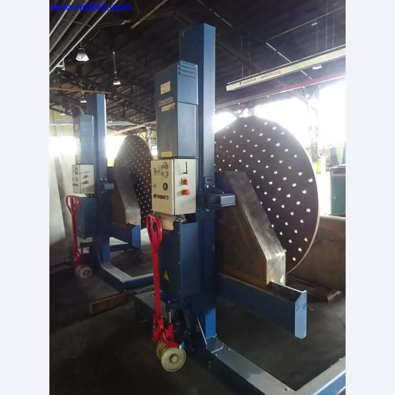 Vzdrževal stroje in tehnično opremo za obdelavo jekla in pločevine-1