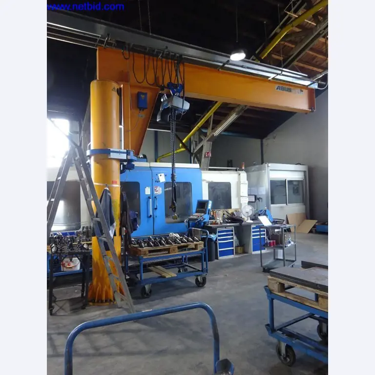 Vzdrževal stroje in tehnično opremo za obdelavo jekla in pločevine-1