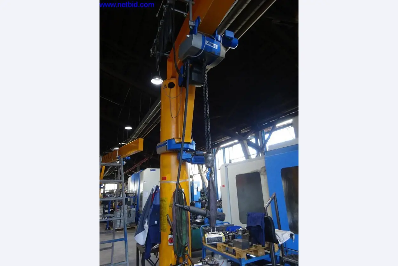 Vzdrževal stroje in tehnično opremo za obdelavo jekla in pločevine-2