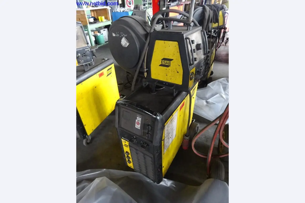 Machines et installations techniques entretenues pour le travail de l'acier et de la tôle-1