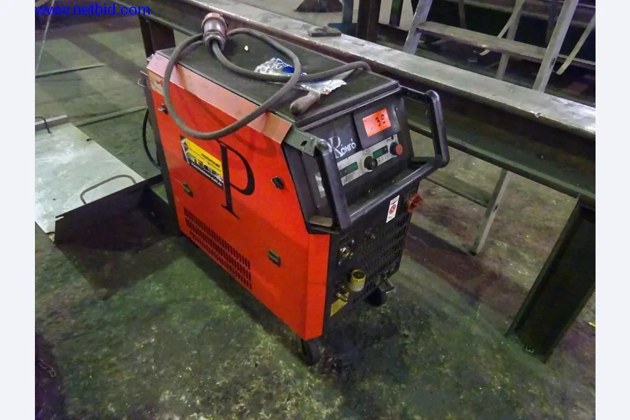 Vzdrževal stroje in tehnično opremo za obdelavo jekla in pločevine-1