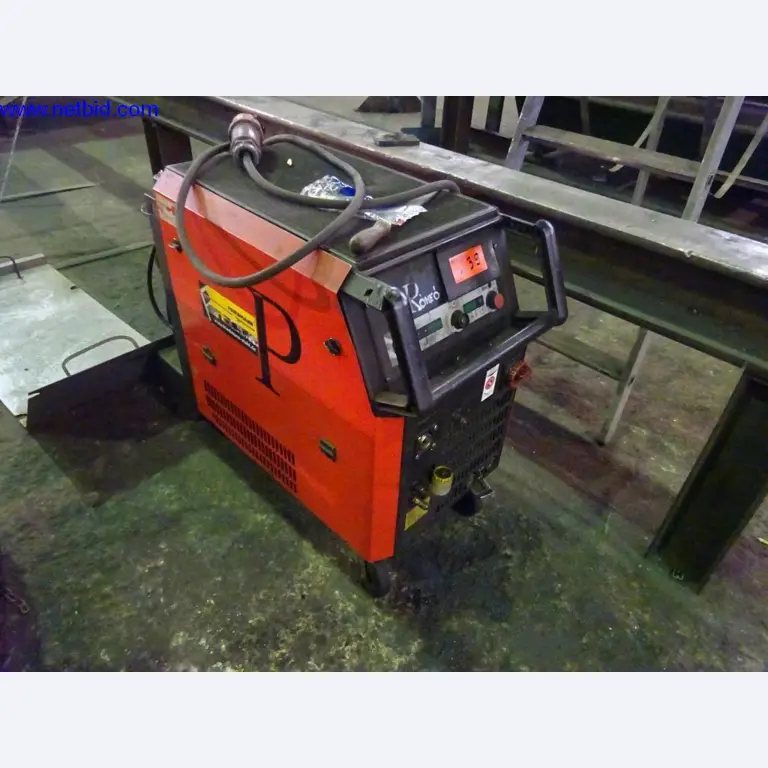 Vzdrževal stroje in tehnično opremo za obdelavo jekla in pločevine-1