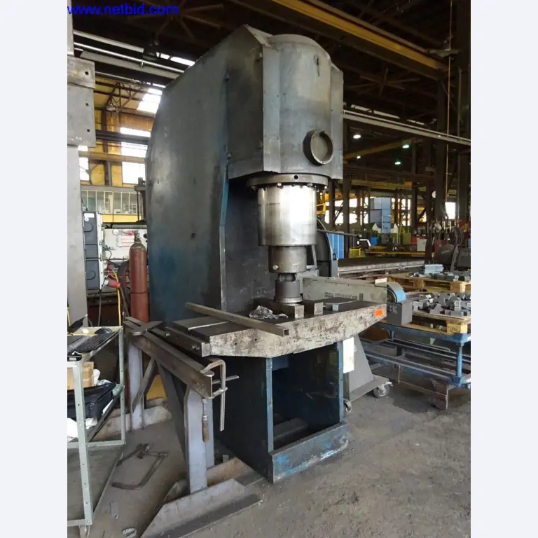 Machines et installations techniques entretenues pour le travail de l'acier et de la tôle-1