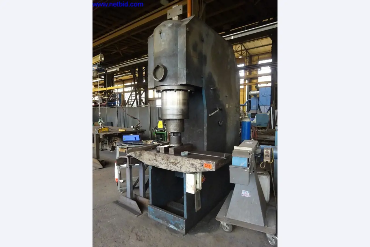 Machines et installations techniques entretenues pour le travail de l'acier et de la tôle-2