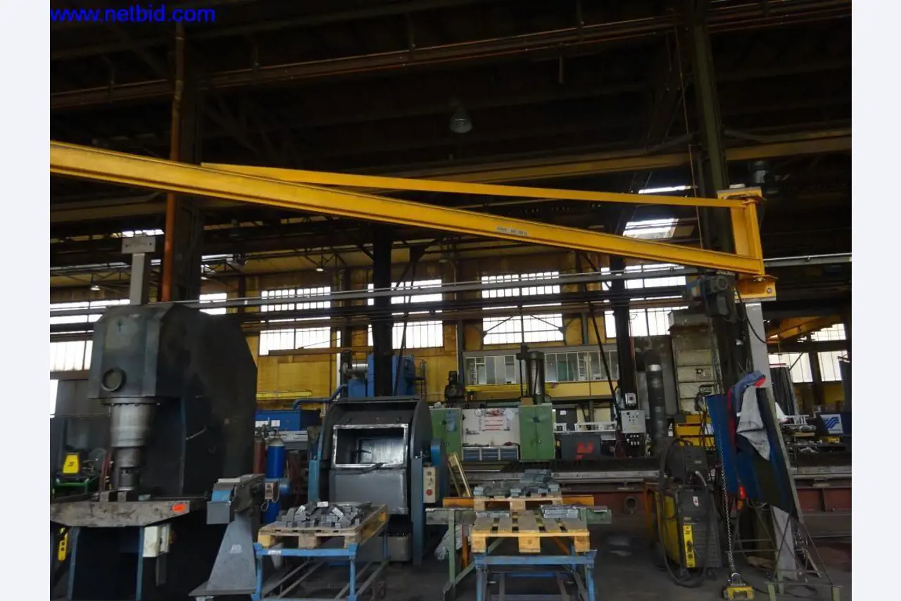 Machines et installations techniques entretenues pour le travail de l'acier et de la tôle-1