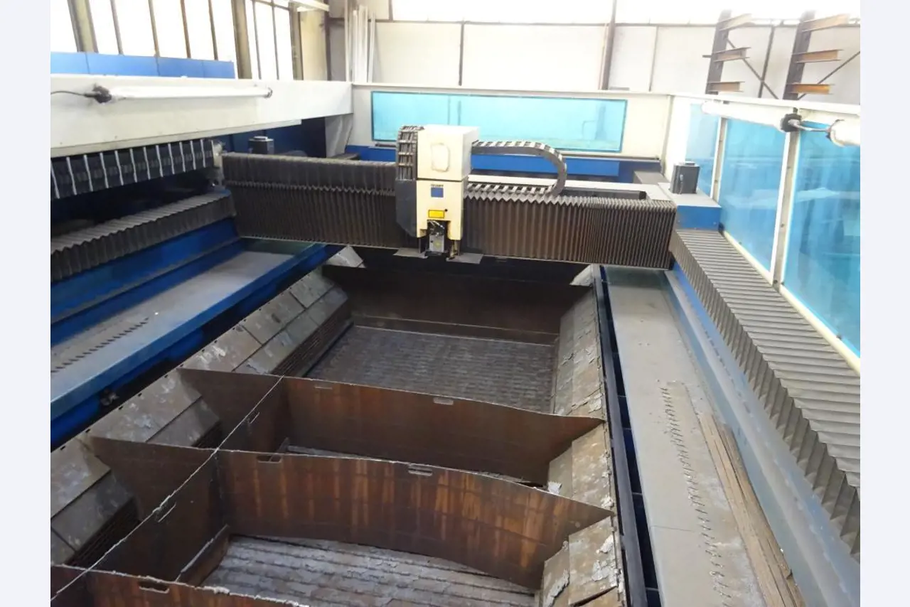 Well-maintained machines and technical systems for steel and sheet metal processing-12