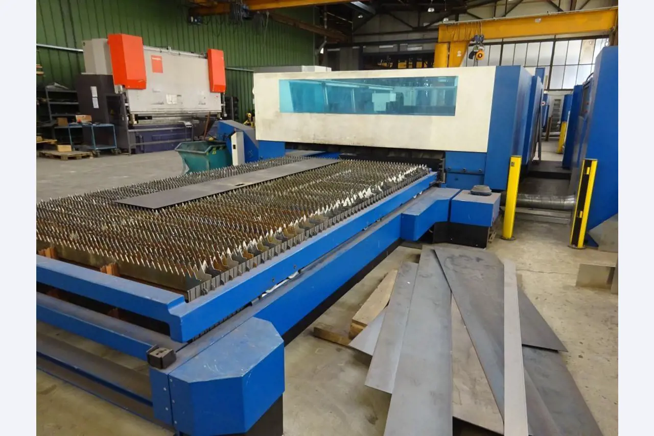 Well-maintained machines and technical systems for steel and sheet metal processing-2