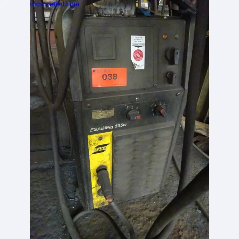 Vzdrževal stroje in tehnično opremo za obdelavo jekla in pločevine-3