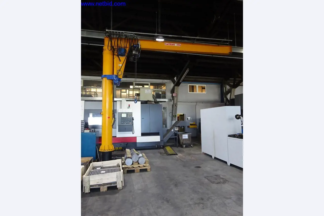 Vzdrževal stroje in tehnično opremo za obdelavo jekla in pločevine-1