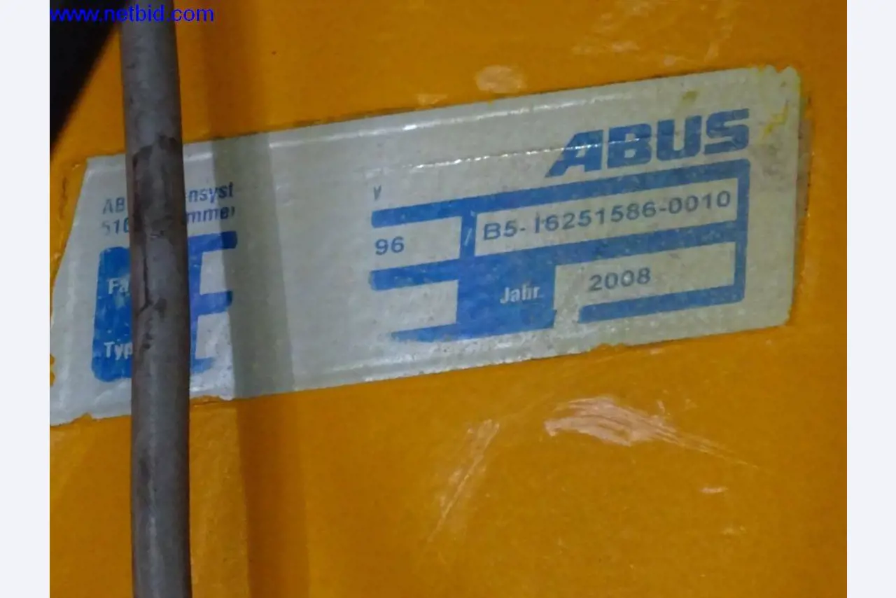 Vzdrževal stroje in tehnično opremo za obdelavo jekla in pločevine-3