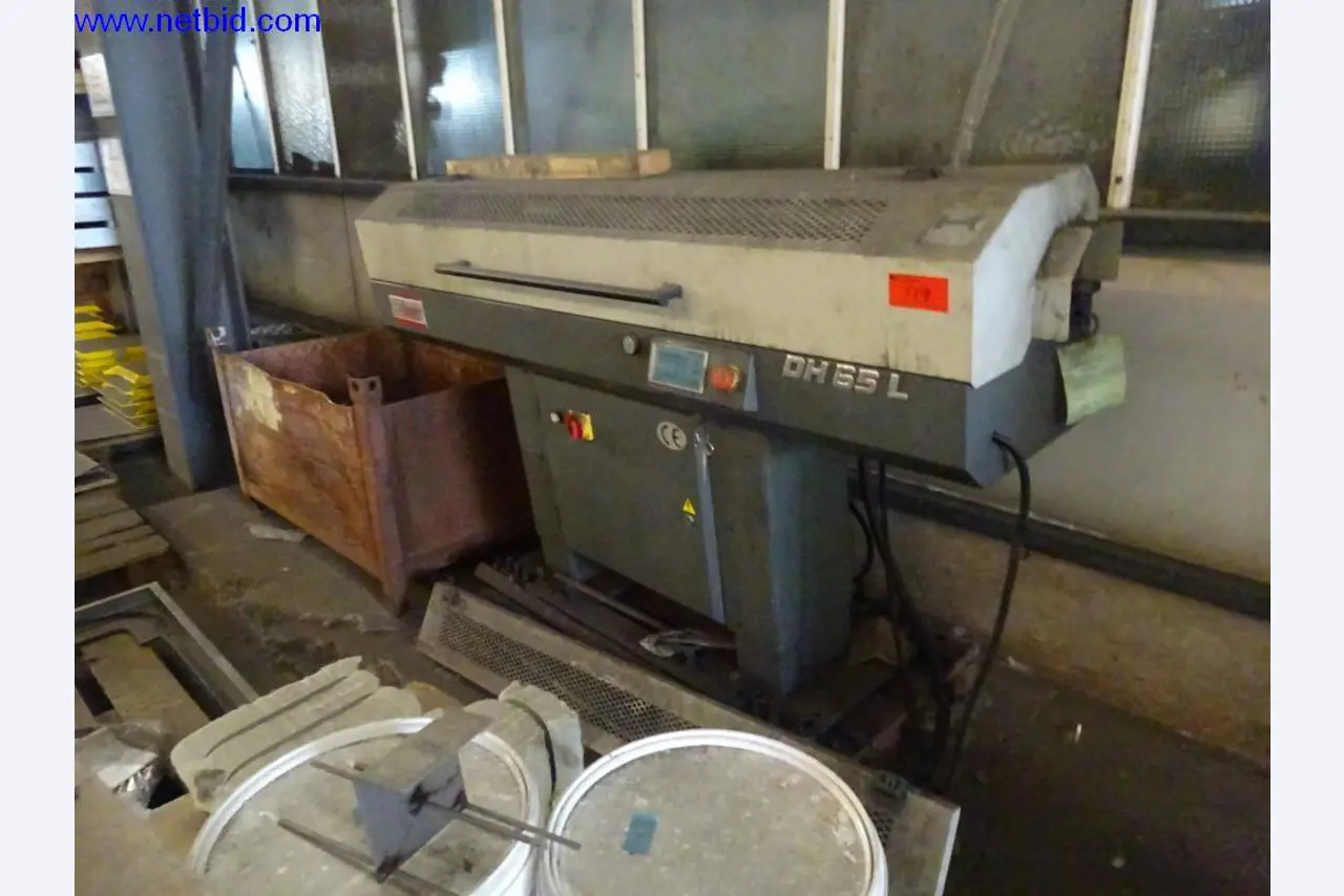 Vzdrževal stroje in tehnično opremo za obdelavo jekla in pločevine-1