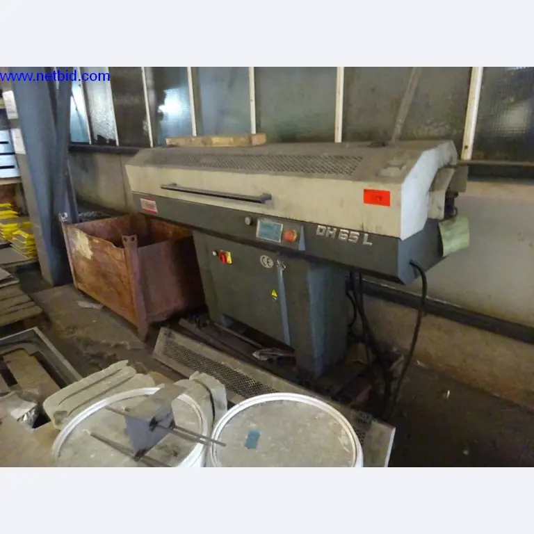 Vzdrževal stroje in tehnično opremo za obdelavo jekla in pločevine-1