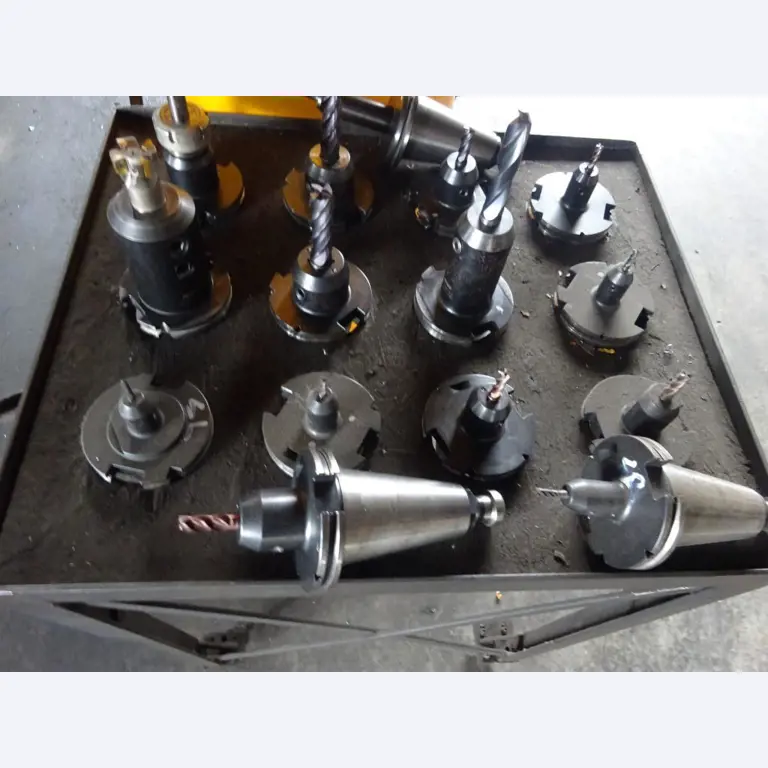 Vzdrževal stroje in tehnično opremo za obdelavo jekla in pločevine-9