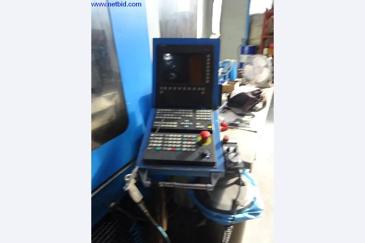 Vzdrževal stroje in tehnično opremo za obdelavo jekla in pločevine-4