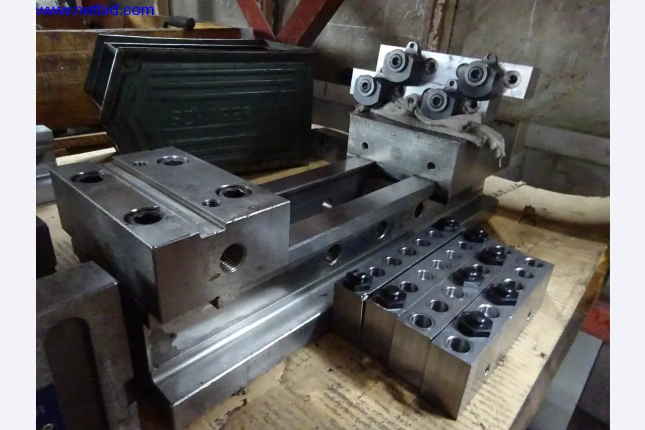 Vzdrževal stroje in tehnično opremo za obdelavo jekla in pločevine-2