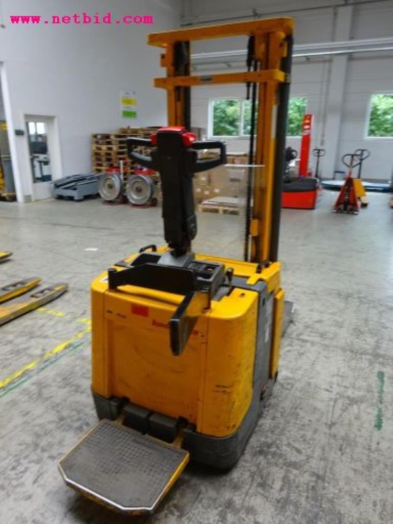 
Maschinen aus den Bereichen Digitaldruck, Druckvorstufe und Weiterverarbeitung<br>sowie die Betriebs- und Geschäftsausstattung-1