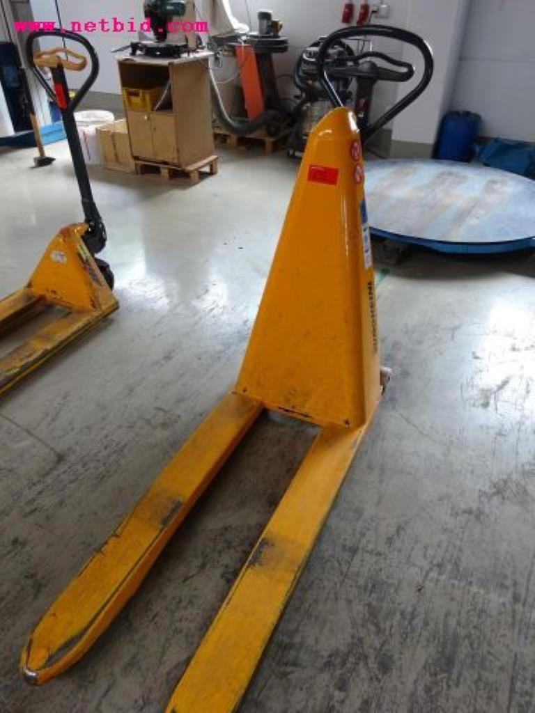 
Maschinen aus den Bereichen Digitaldruck, Druckvorstufe und Weiterverarbeitung<br>sowie die Betriebs- und Geschäftsausstattung-2