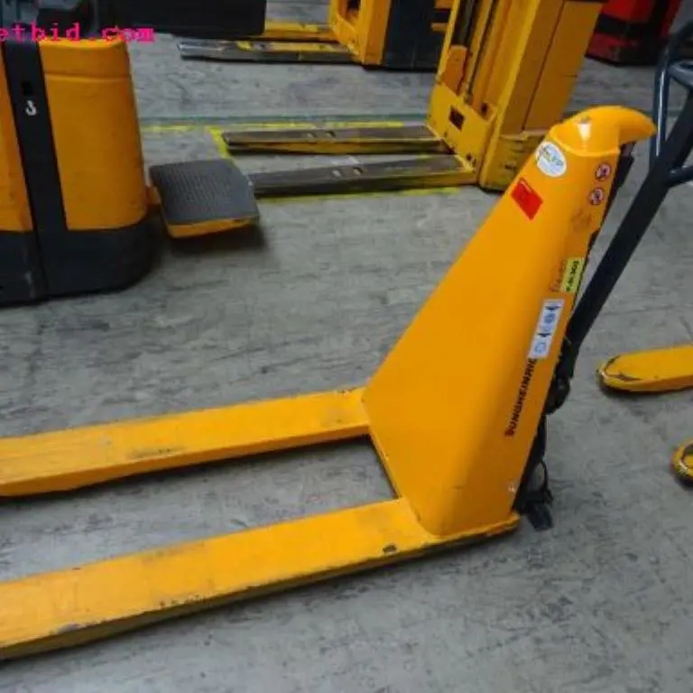 scissorlift platform Jungheinrich AMX-E1000