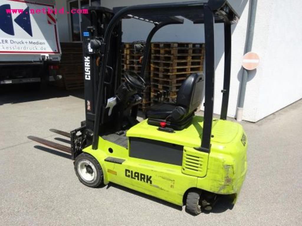 
Maschinen aus den Bereichen Digitaldruck, Druckvorstufe und Weiterverarbeitung<br>sowie die Betriebs- und Geschäftsausstattung-2