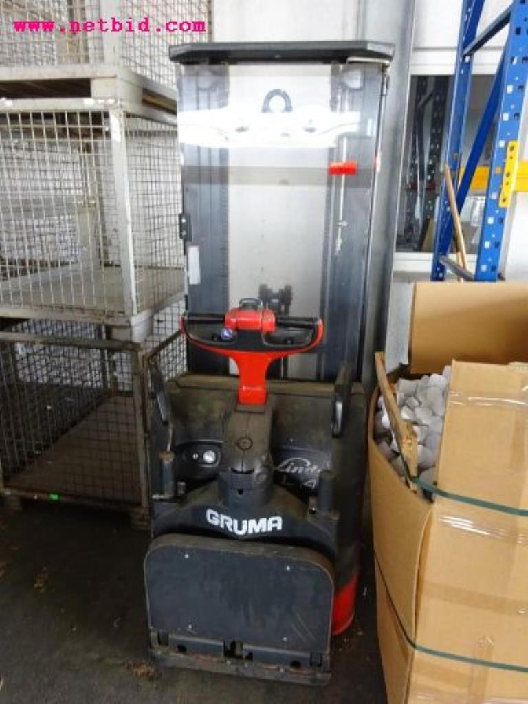 
Maschinen aus den Bereichen Digitaldruck, Druckvorstufe und Weiterverarbeitung<br>sowie die Betriebs- und Geschäftsausstattung-1