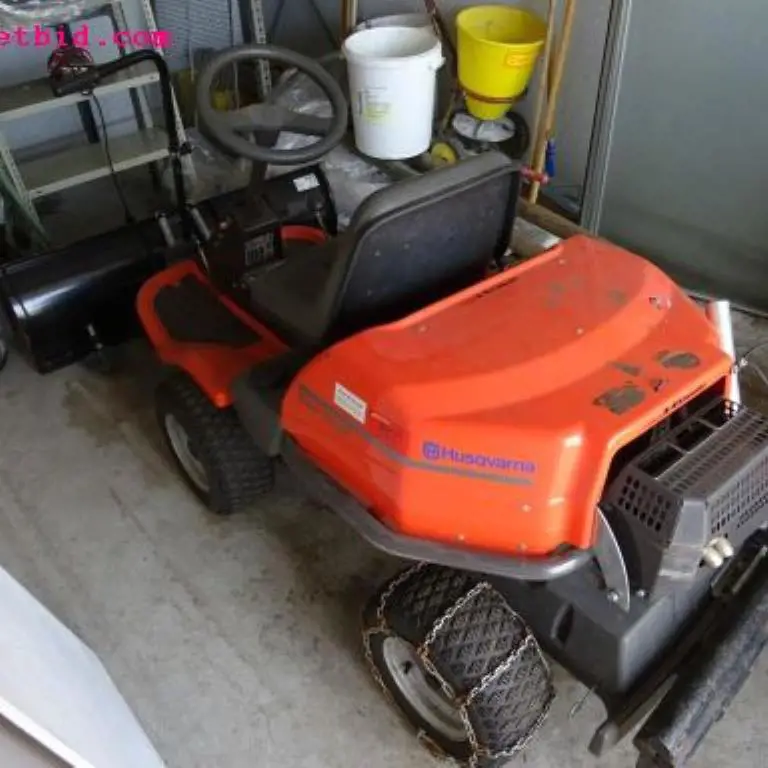 ride-on lawn mower Husqvarna Rider 15-V2