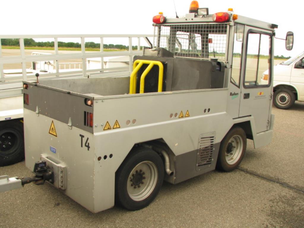 articulated busses and ground power unit-2