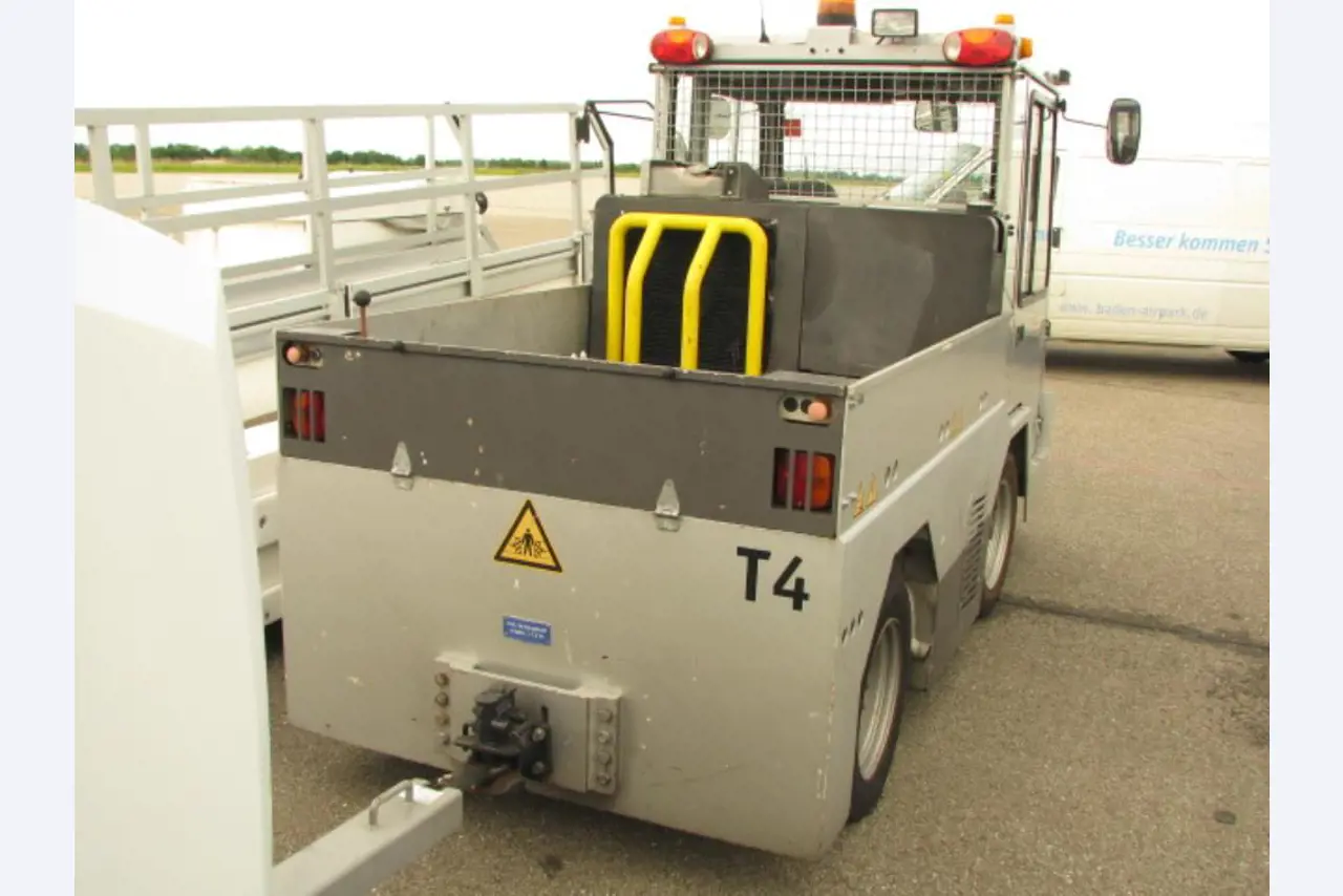articulated busses and ground power unit-3
