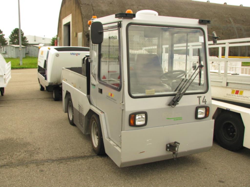 articulated busses and ground power unit-1